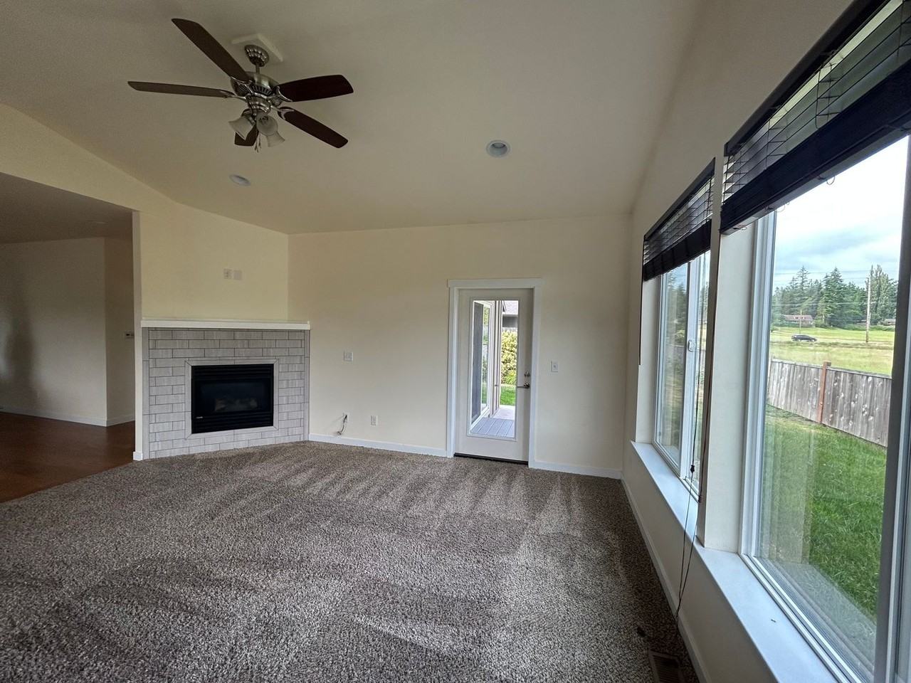 4052 Kingston St - Photo 2 of 29