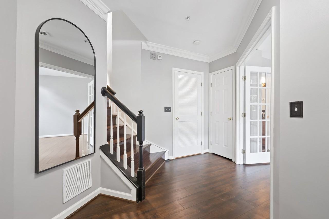 713 Norfolk Ln - Photo 3 of 40