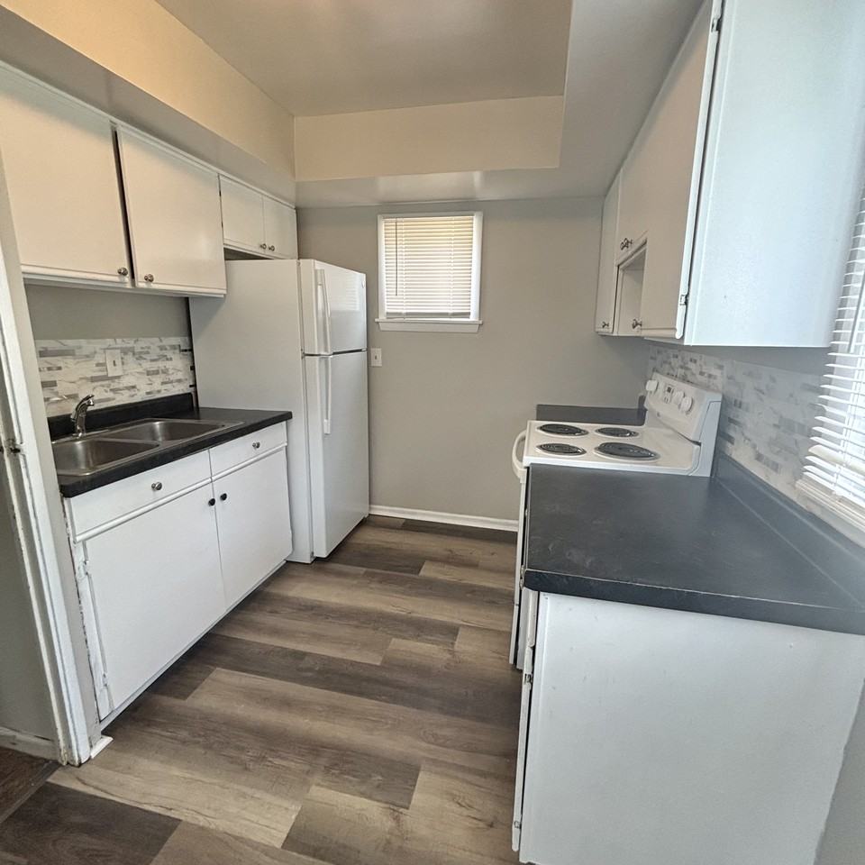 1329 Roosevelt Avenue - Photo 2 of 13