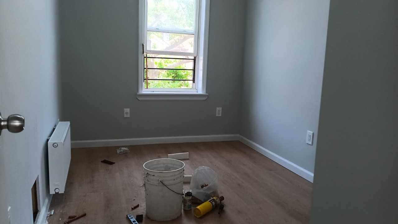 2125 East 15th Street 2r - Photo 3 of 10