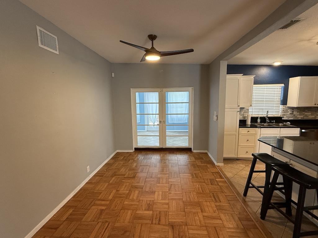 2920 Oxford St - Photo 3 of 19