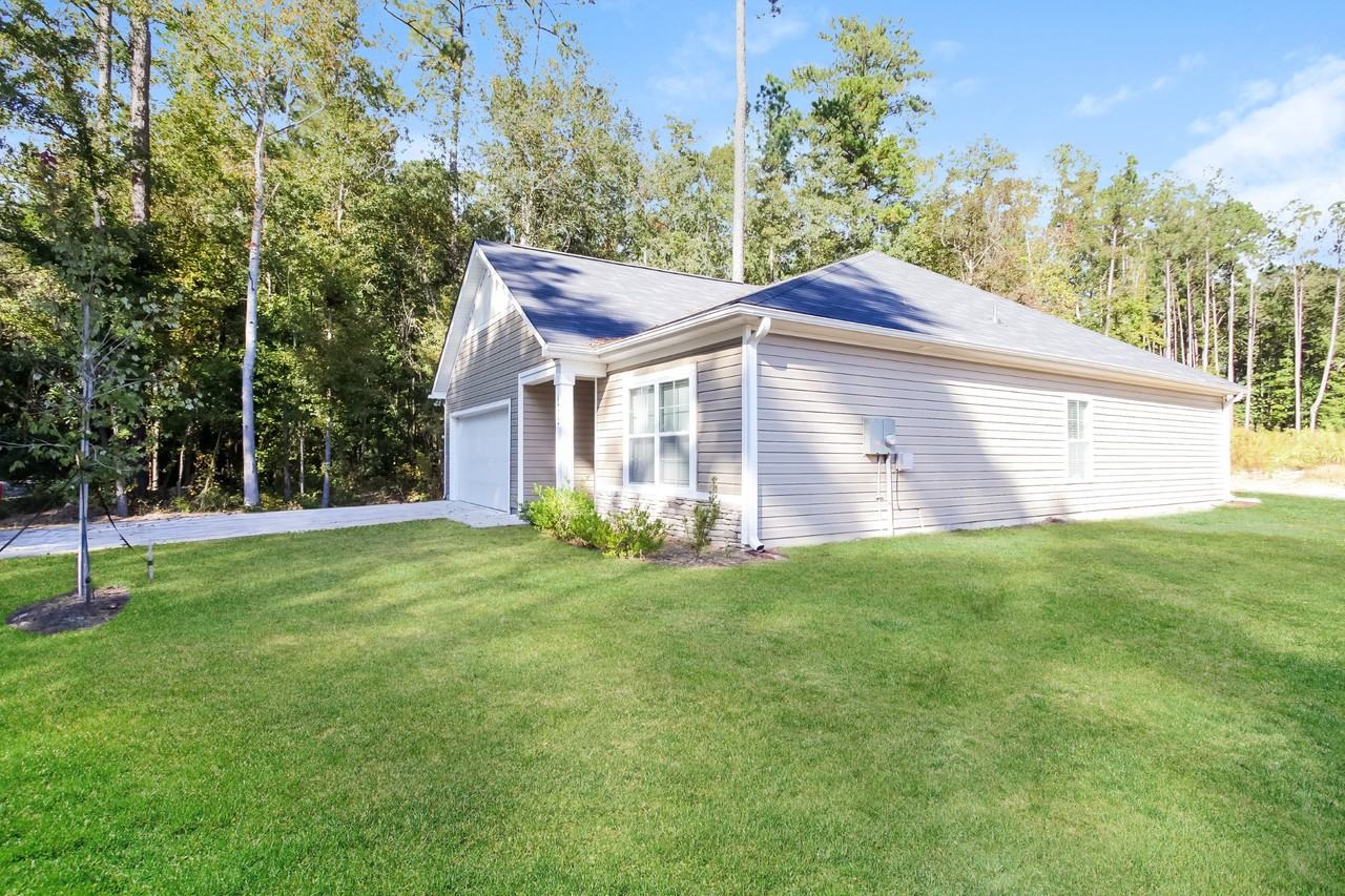 1307 Lakeshore Dr - Photo 3 of 19