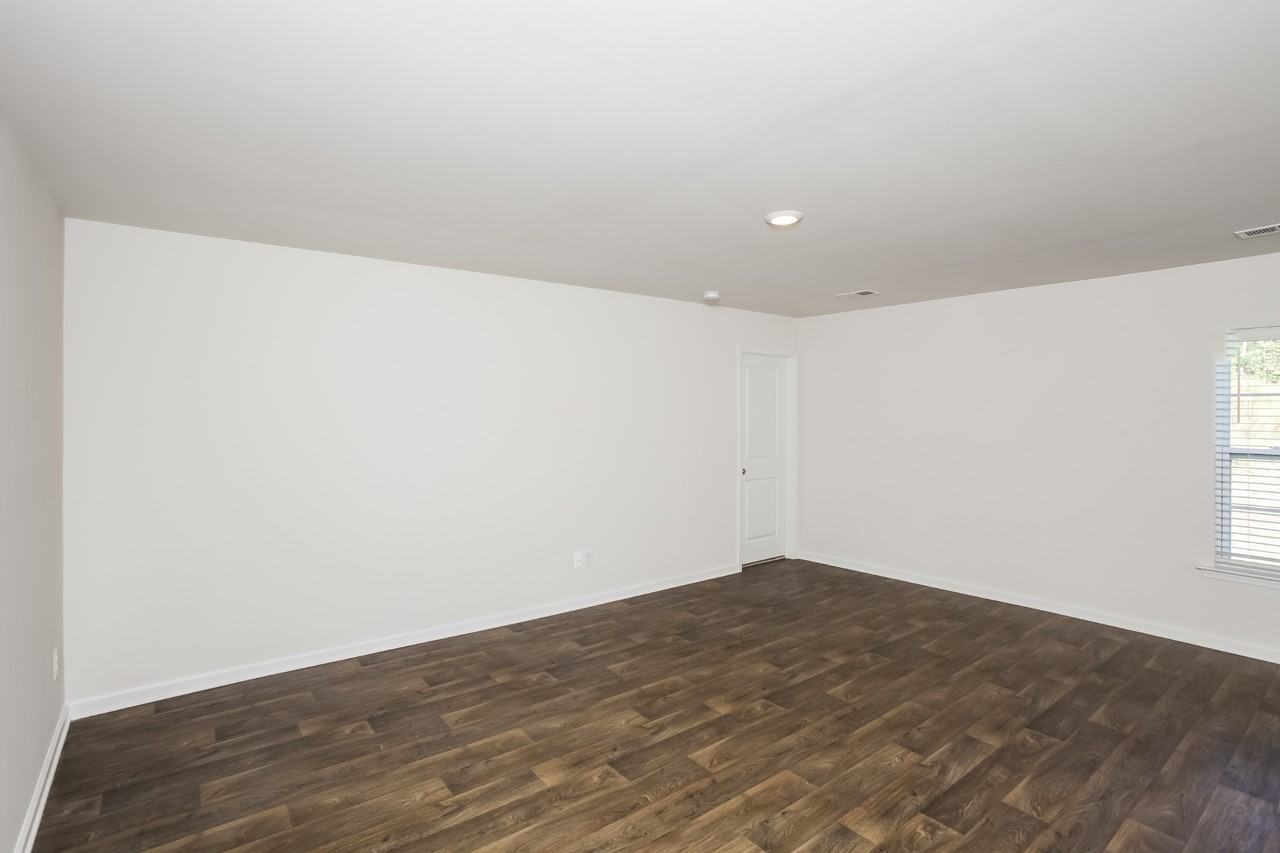 1307 Lakeshore Dr - Photo 6 of 19