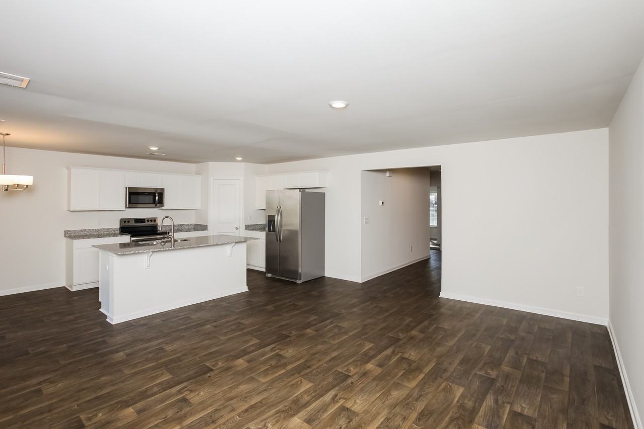 1307 Lakeshore Dr - Photo 7 of 19