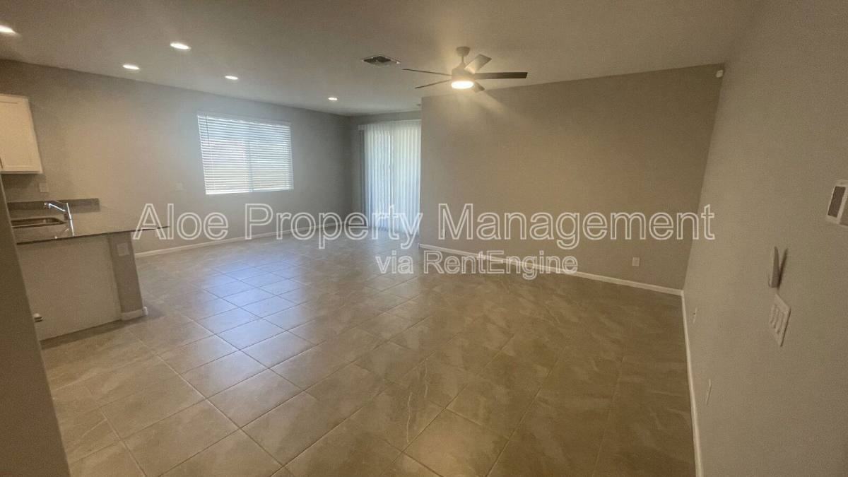 36425 W Maddaloni Ave - Photo 3 of 10