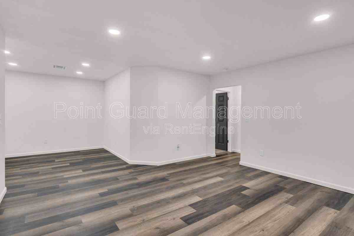 955 Leroy St #5 - Photo 2 of 10