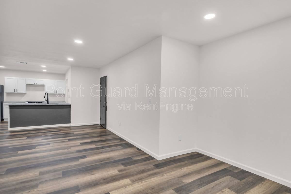 955 Leroy St #5 - Photo 3 of 10