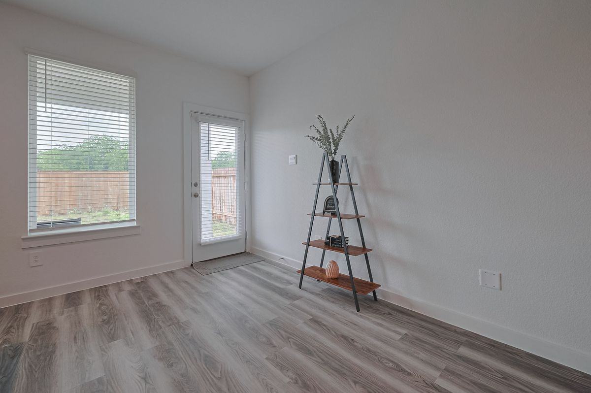 10405 Hadley Park Trl - Photo 5 of 24