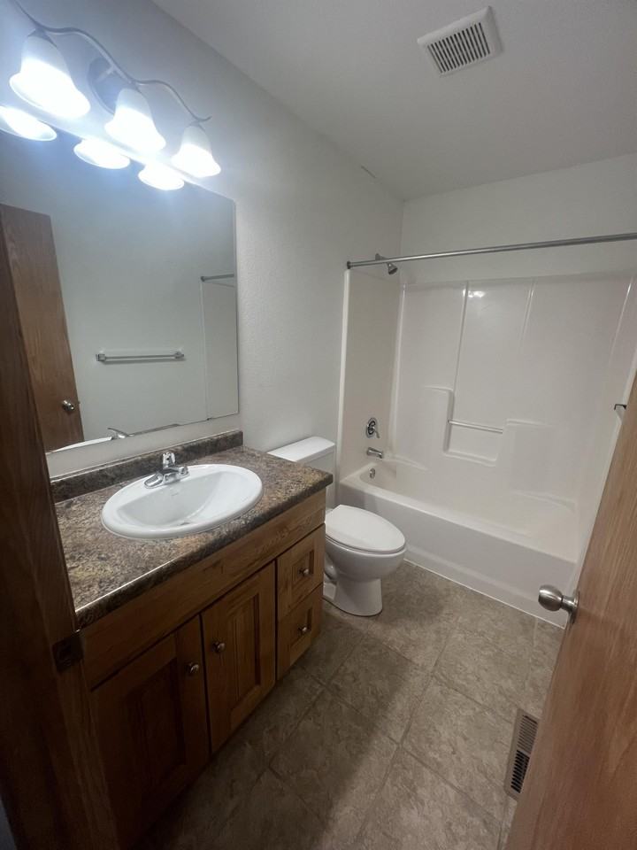 3322 8th St W #B - Photo 7 of 27