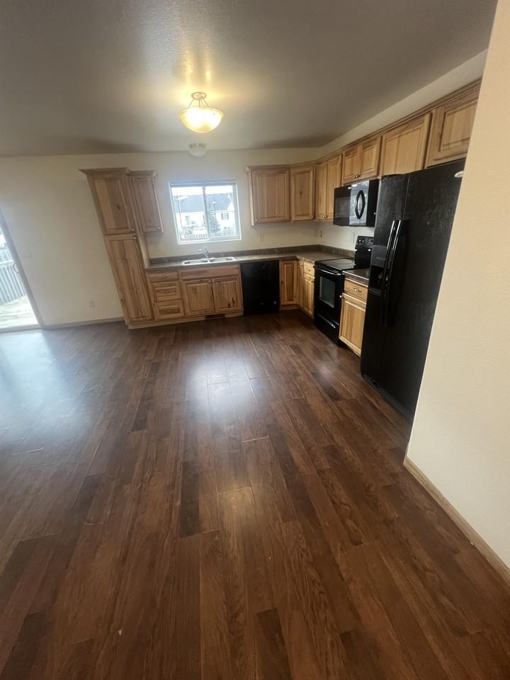 3322 8th St W #B - Photo 4 of 27