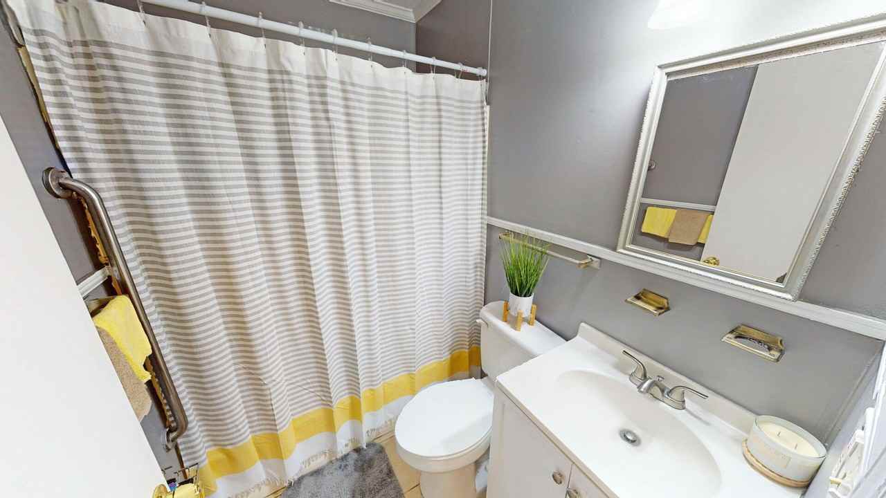 115 Private Bedroom For Male Student Or Professional (Bedroom #1 - Photo 3 of 13