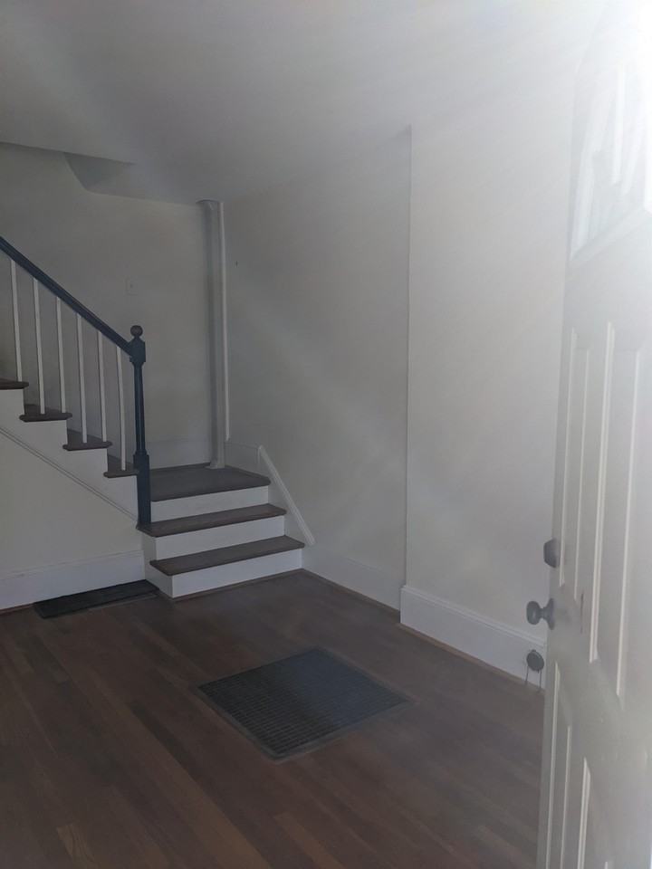 216 E Fairfax Ln - Photo 3 of 12