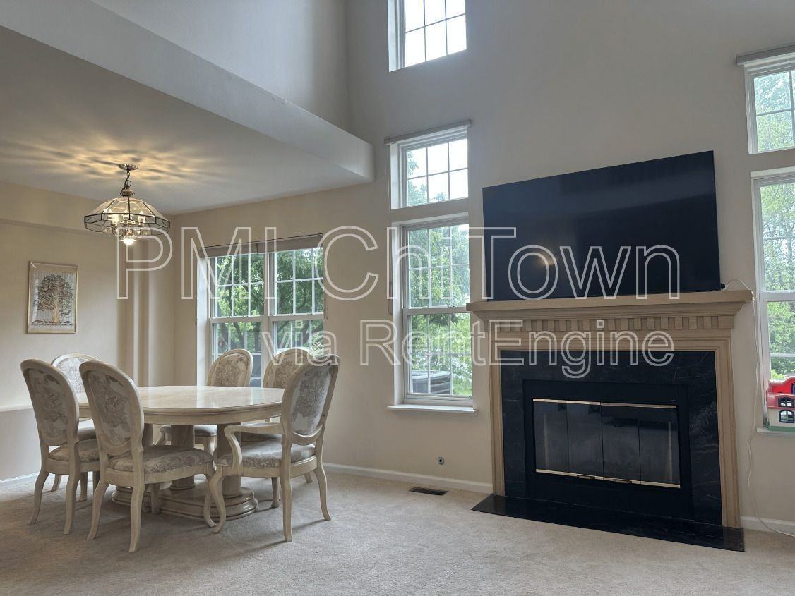 232 Hawk Ct - Photo 3 of 14