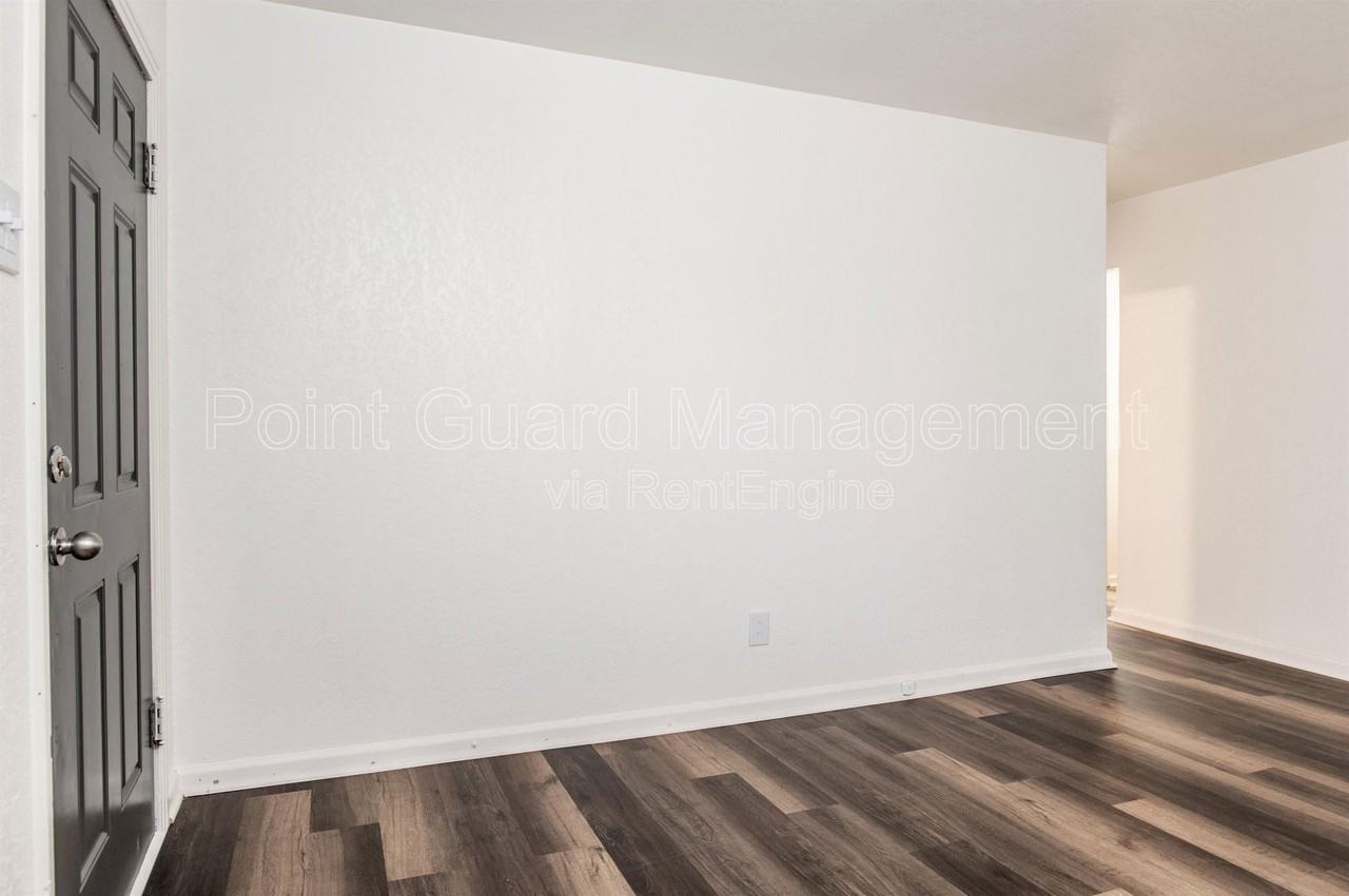 3207 S Waco Ave #3207 - Photo 3 of 19