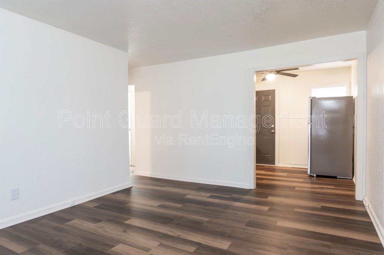 3207 S Waco Ave #3207 - Photo 4 of 19