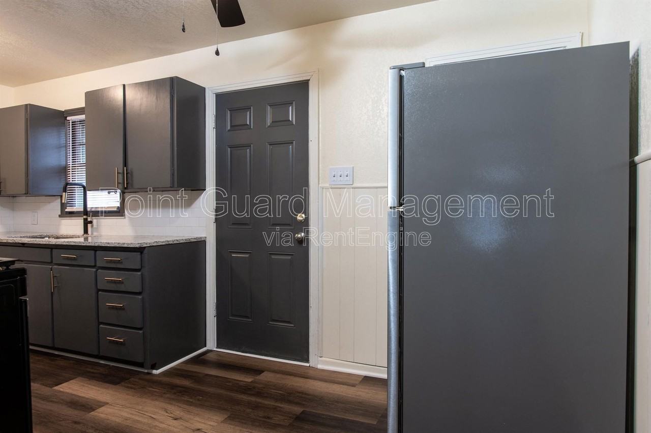 3207 S Waco Ave #3207 - Photo 7 of 19