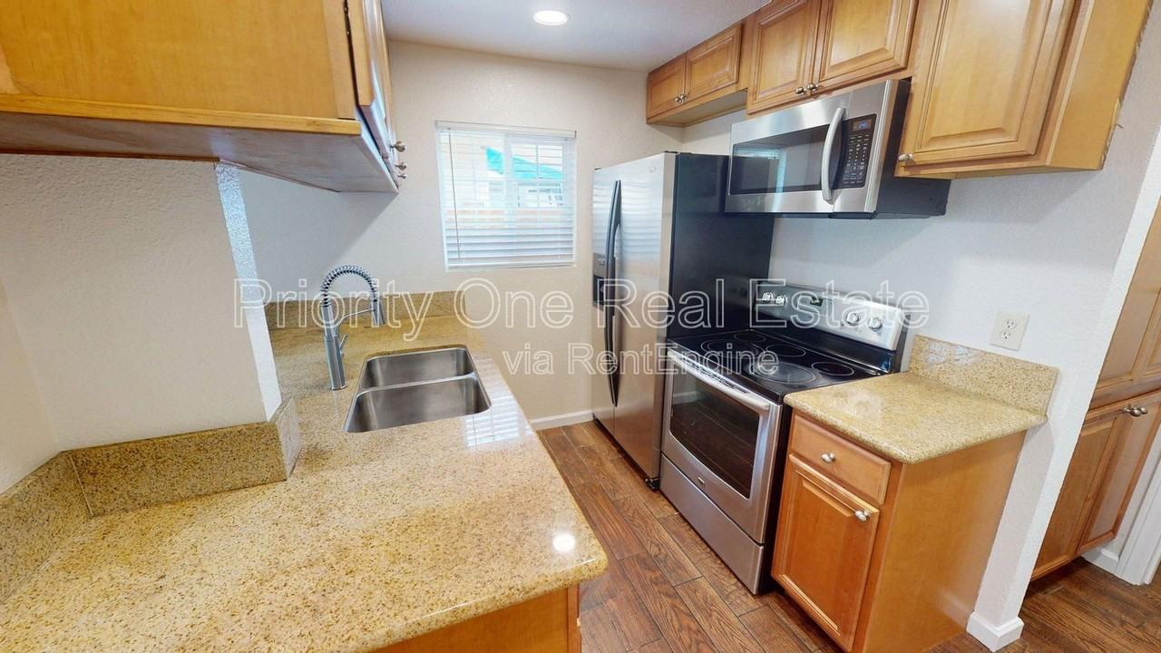 3813 46th St #1 - Photo 3 of 18