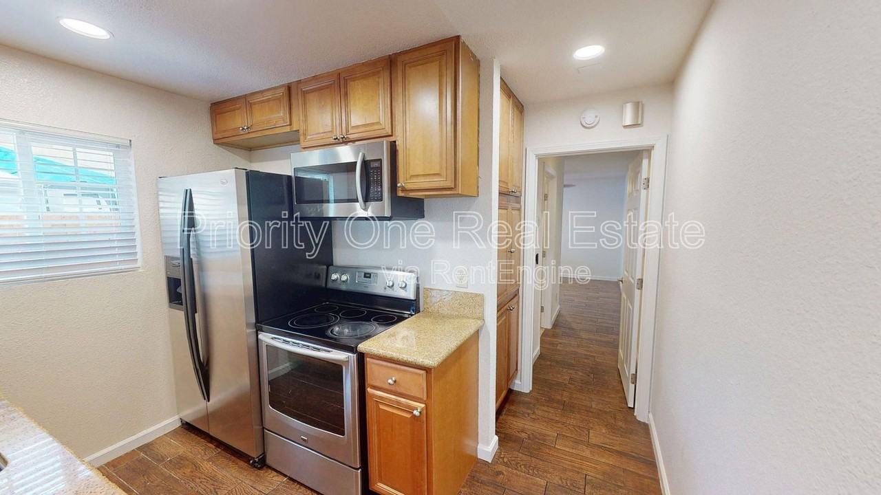3813 46th St #1 - Photo 4 of 18