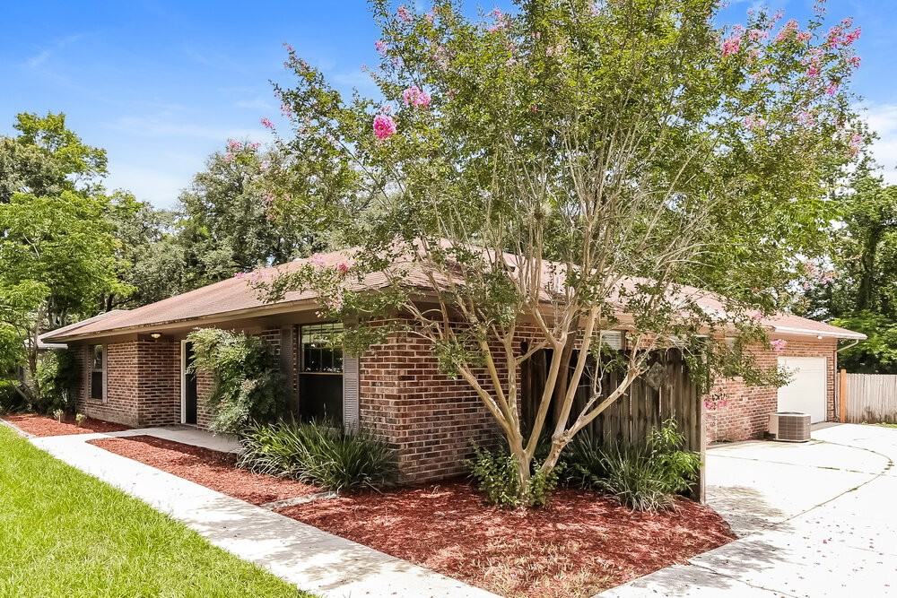 2553 Sandlewood Cir - Photo 3 of 16