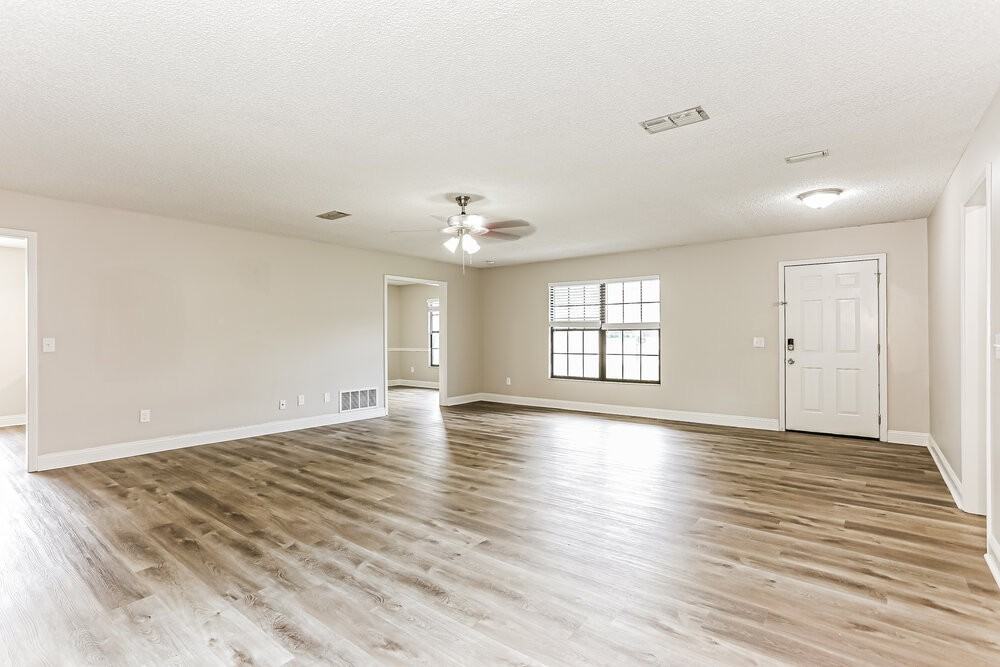 2553 Sandlewood Cir - Photo 4 of 16