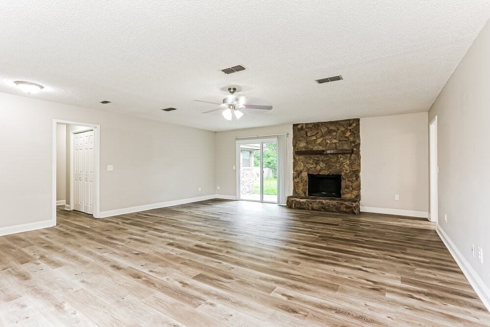 2553 Sandlewood Cir - Photo 5 of 16