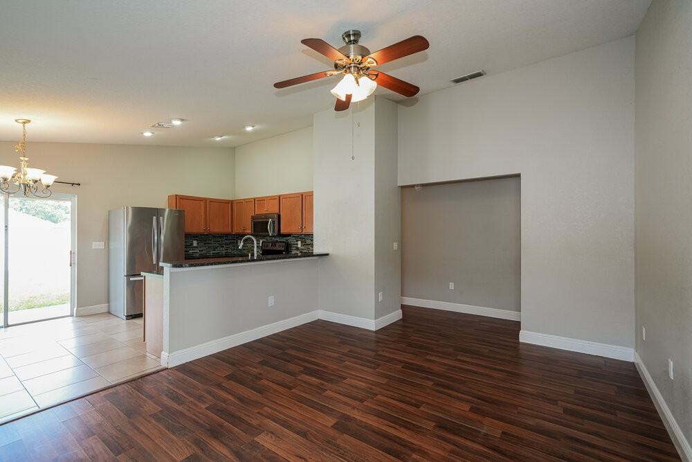 5062 Belmont Park Ln - Photo 4 of 16