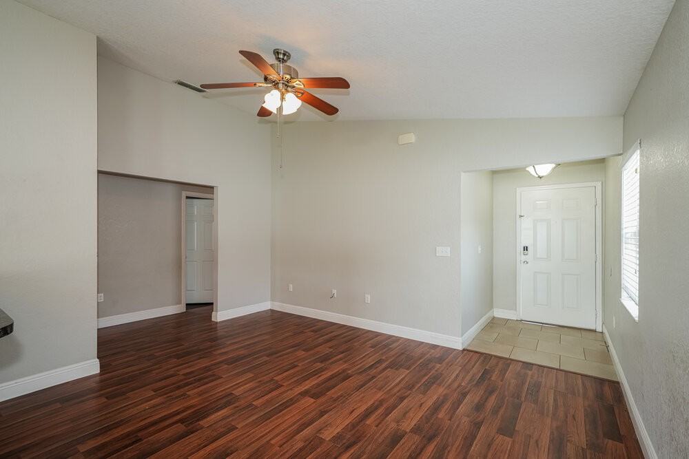 5062 Belmont Park Ln - Photo 5 of 16