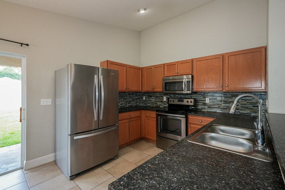 5062 Belmont Park Ln - Photo 7 of 16