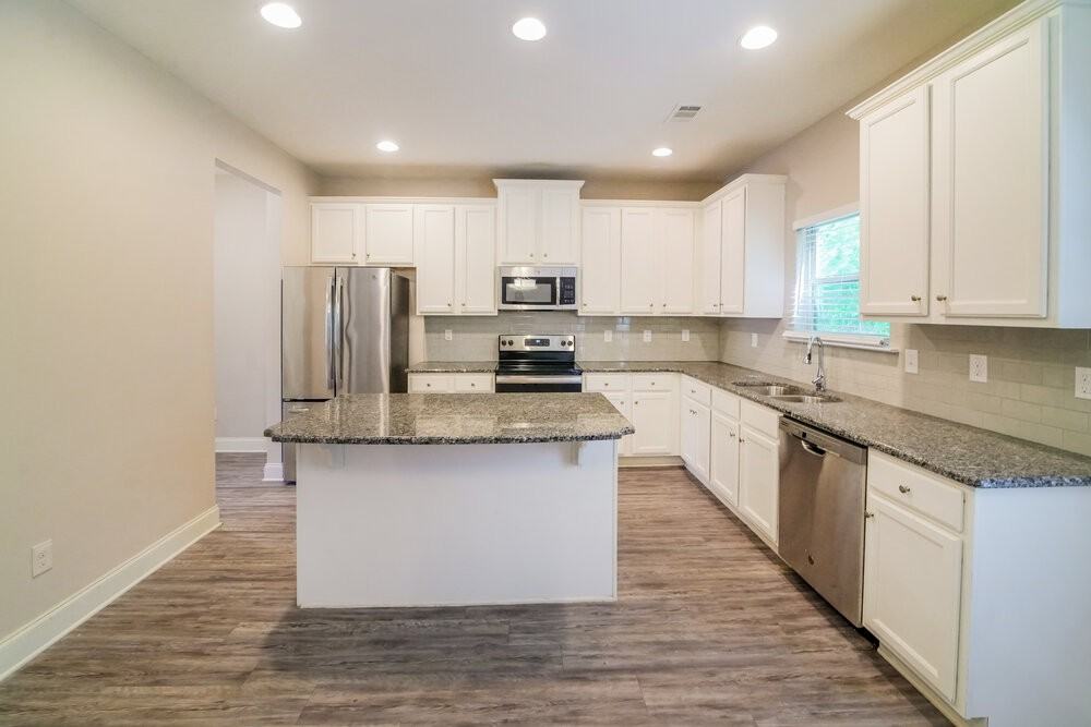 313 Kenmore Ct - Photo 7 of 17