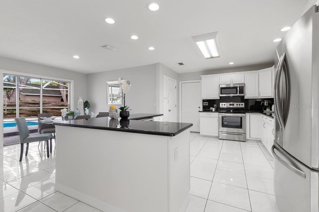 8401 Blackstone Ct - Photo 3 of 50