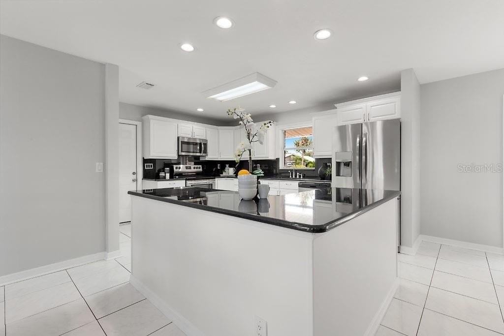 8401 Blackstone Ct - Photo 4 of 50