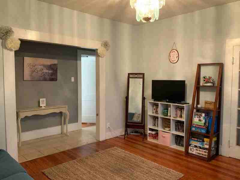 647 W Washington St - Photo 3 of 10