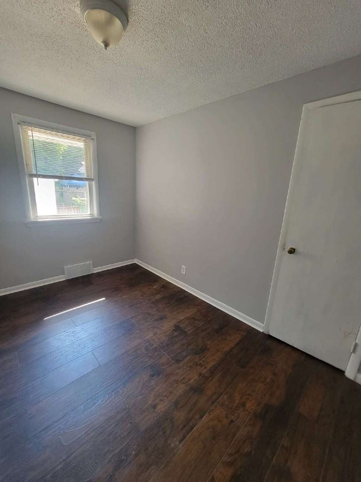 1175 Maple St - Photo 2 of 10