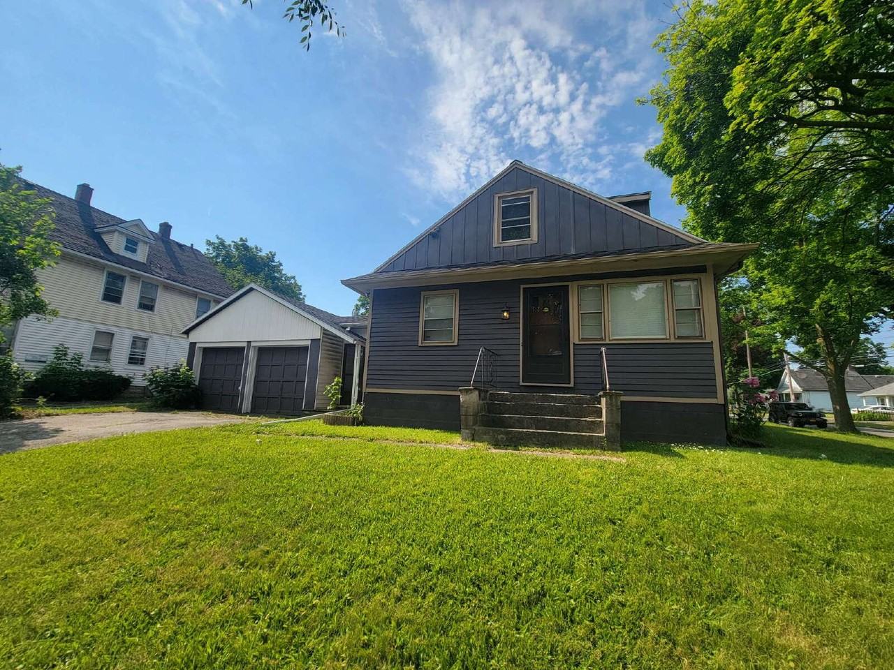 1175 Maple St - Photo 3 of 10