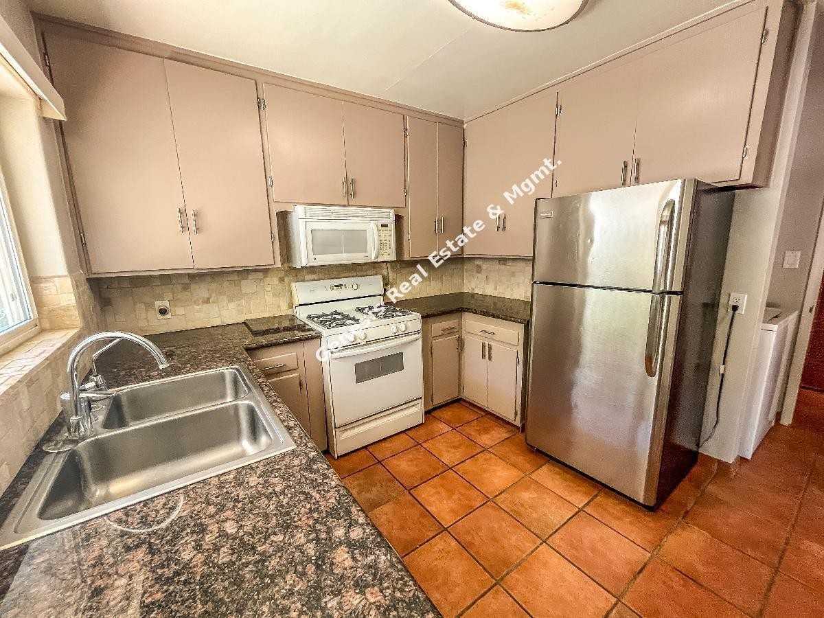 4202 E 5th St - Photo 6 of 20