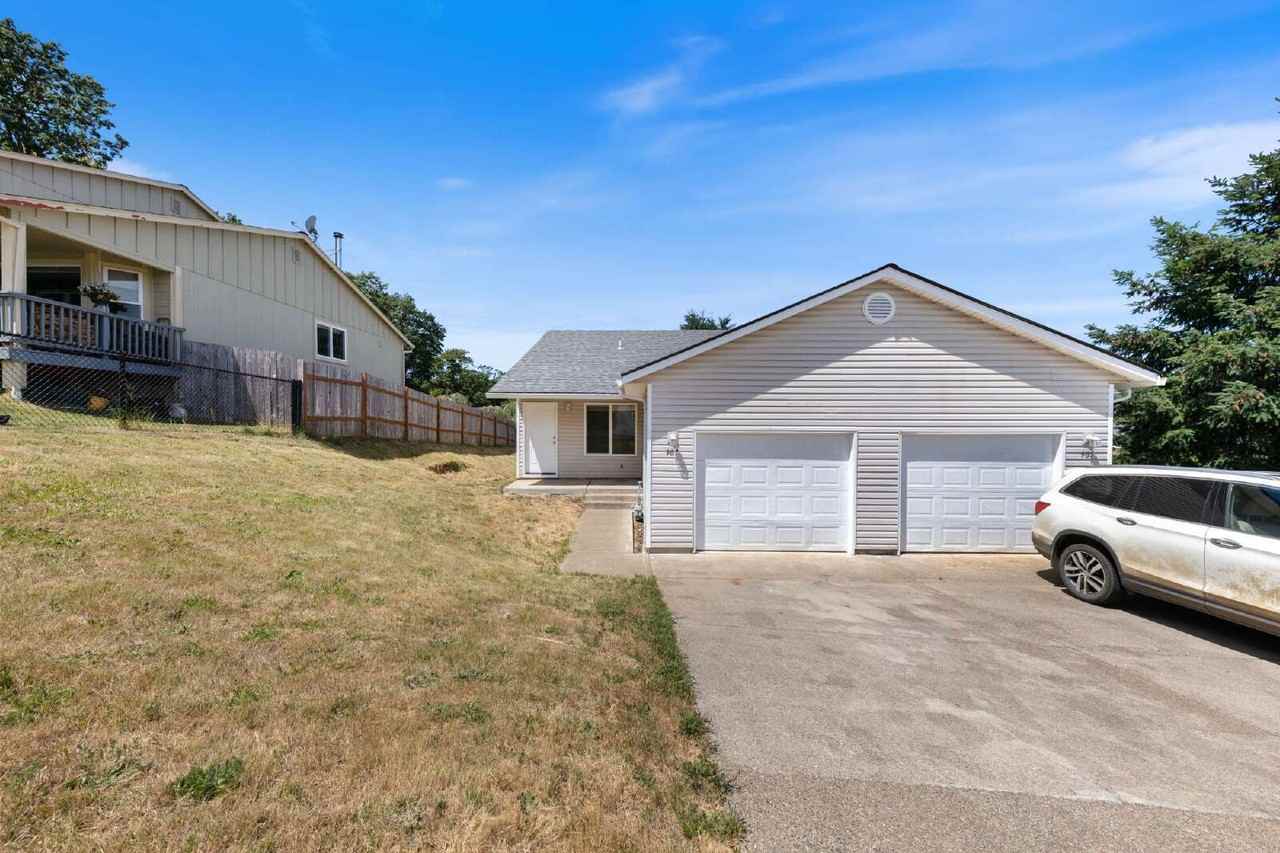 907 Sw Bales Ave - Photo 3 of 35