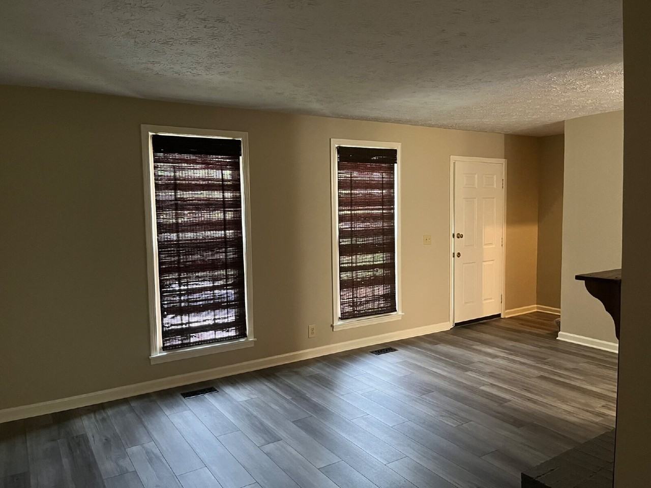 3195 Trails End Ln - Photo 2 of 24