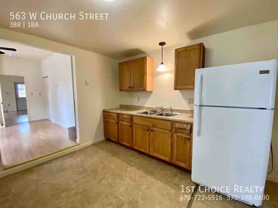 563 W Church St - Photo 2 of 16