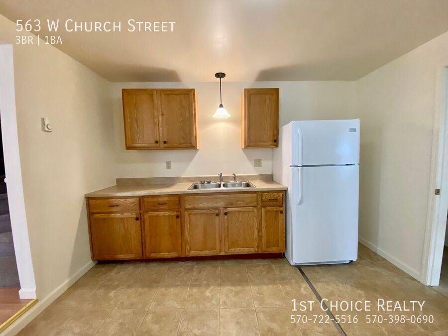 563 W Church St - Photo 3 of 16