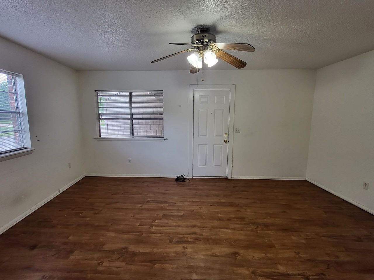 320 E Edwards St #10 - Photo 6 of 18