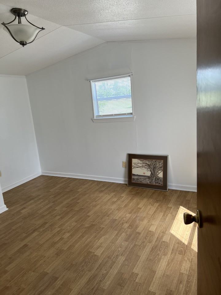 259 Sw Taylor Gln #NA - Photo 2 of 7