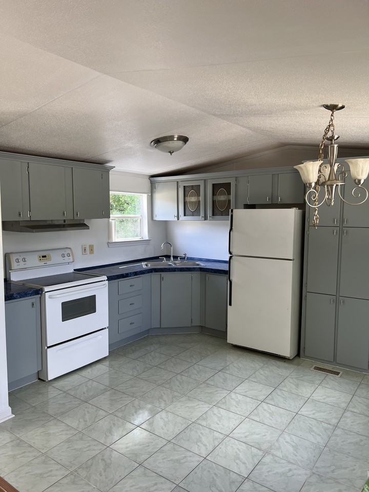 259 Sw Taylor Gln #NA - Photo 3 of 7