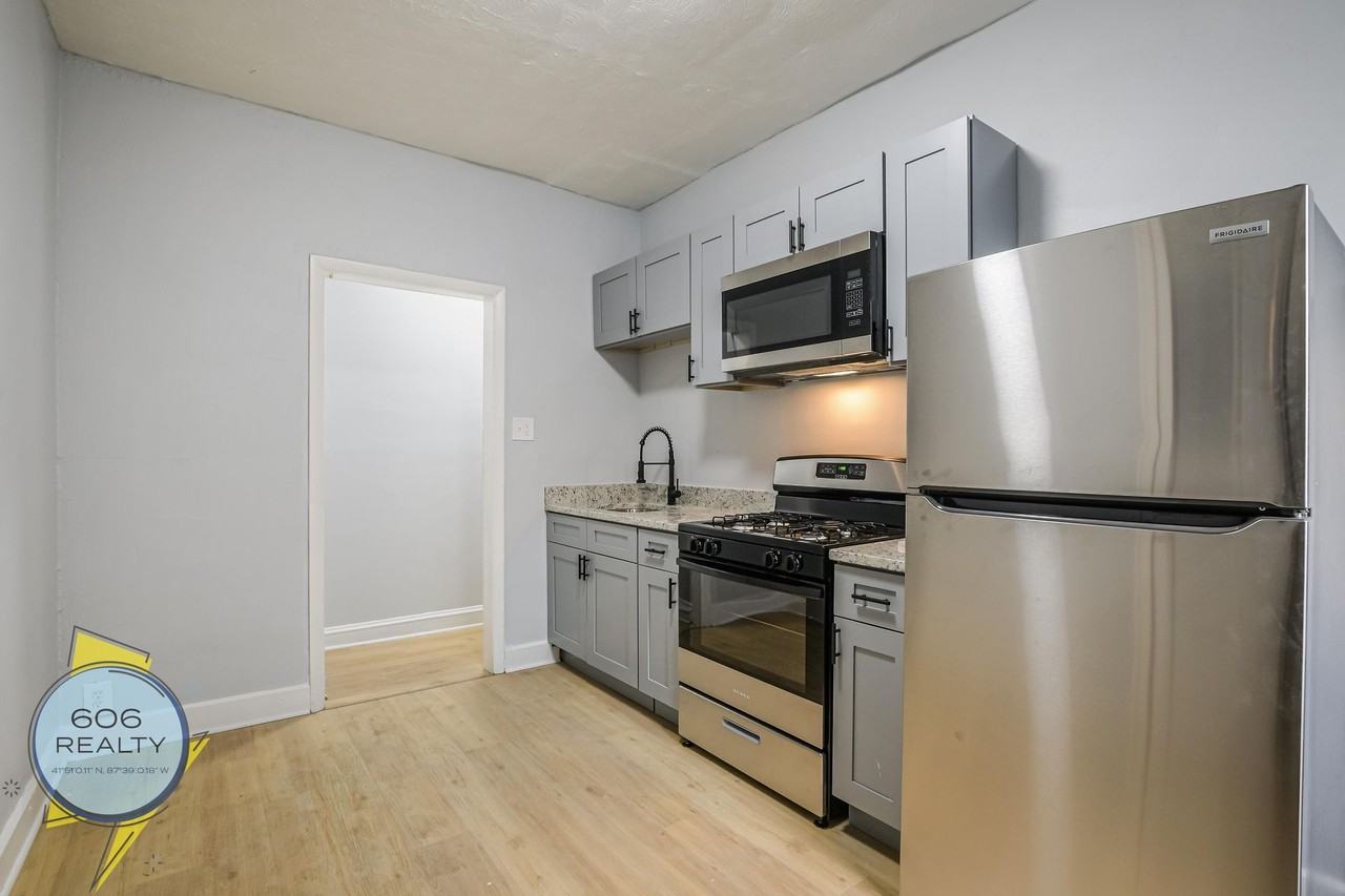 Hyde Park Apts! - Photo 2 of 12