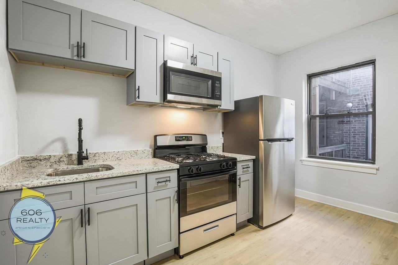 Hyde Park Apts! - Photo 3 of 12