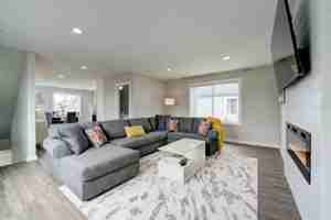 featured image of 4716 Grove St #106