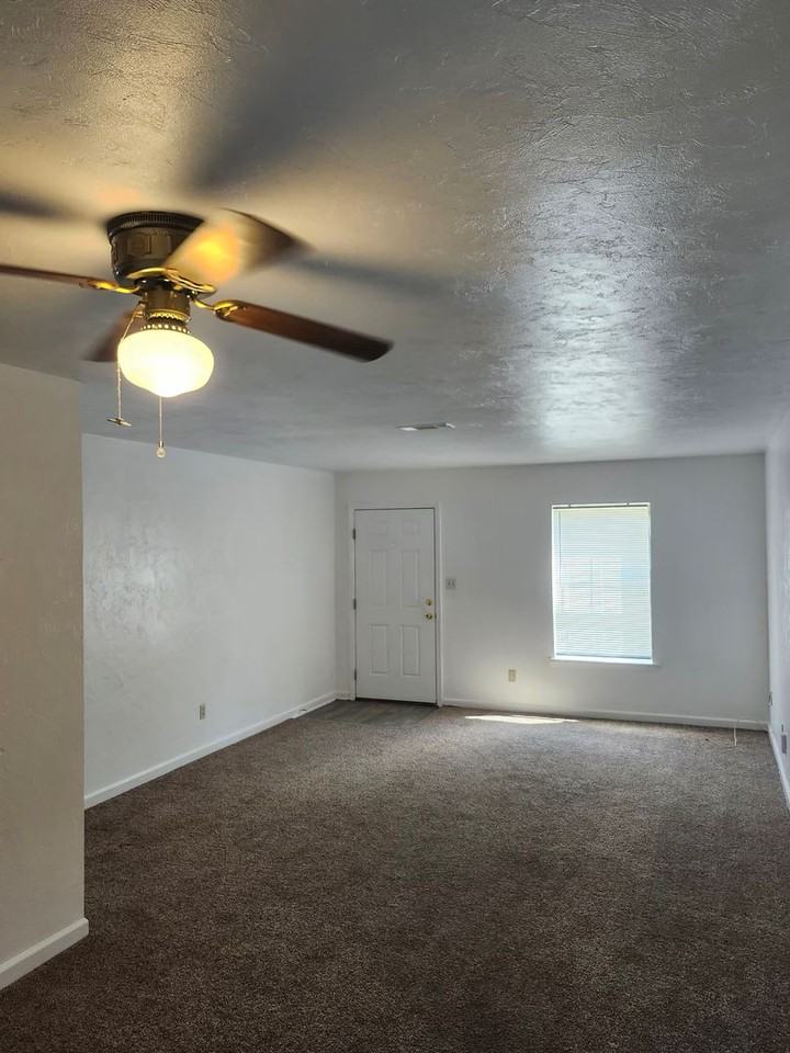 1872 Darryl Dr Apt A - Photo 2 of 12