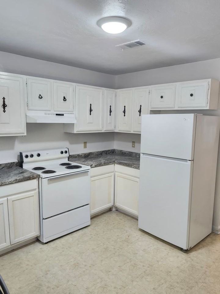 1872 Darryl Dr Apt A - Photo 4 of 12