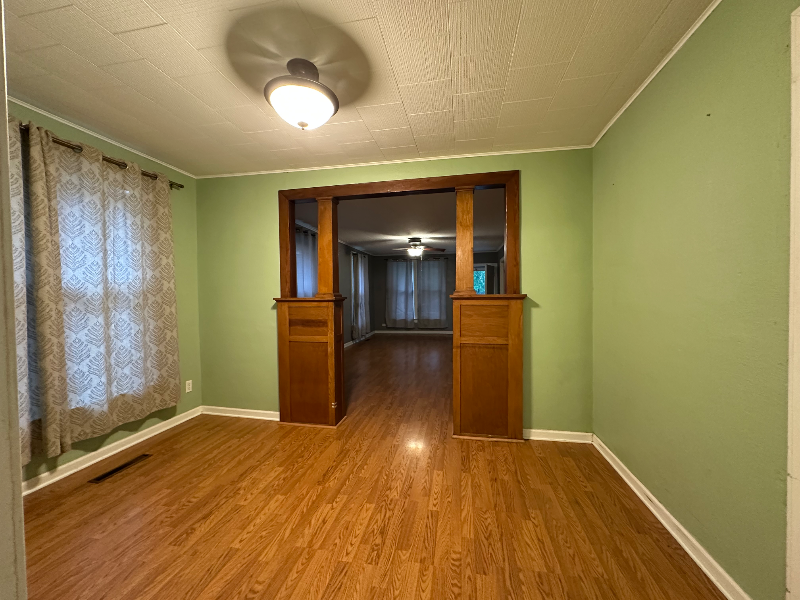 252 South Oak Street - Photo 3 of 8