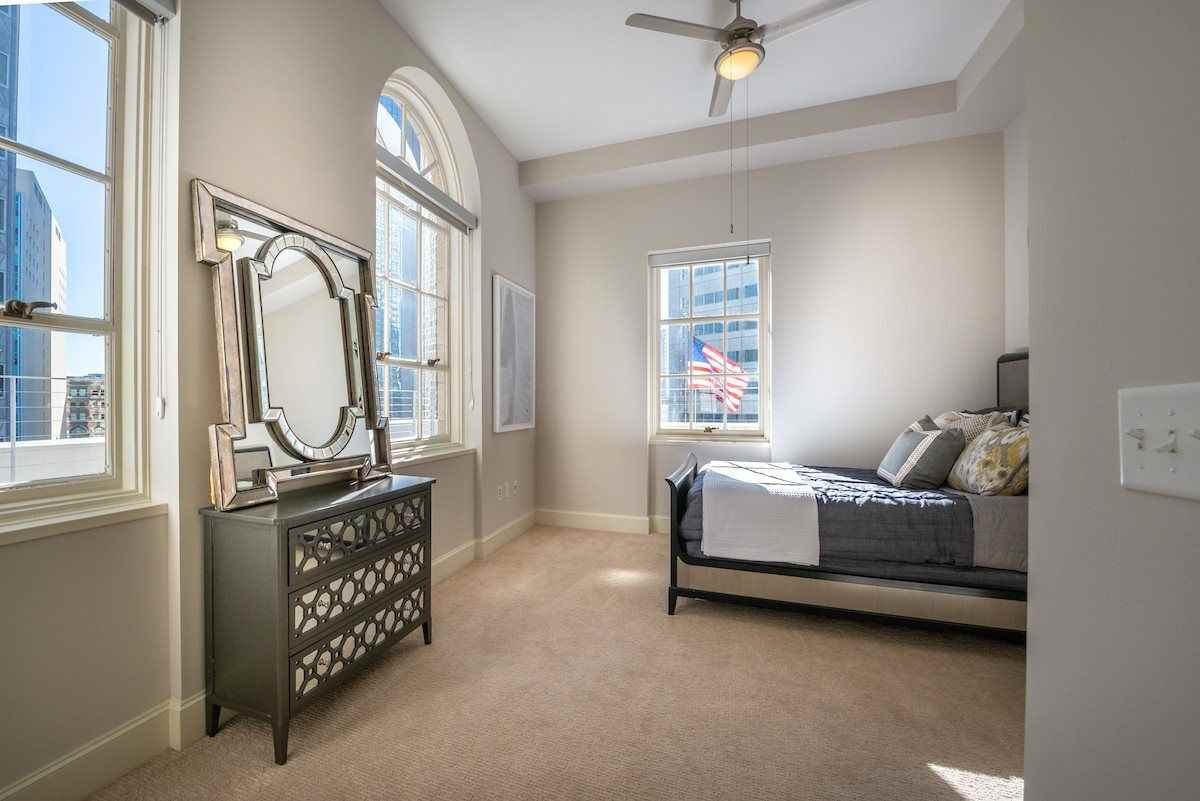 400 North Ervay - Photo 4 of 38