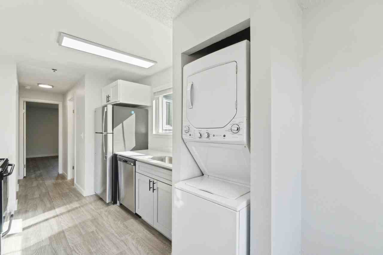 Spinnaker Apartments - Photo 3 of 38